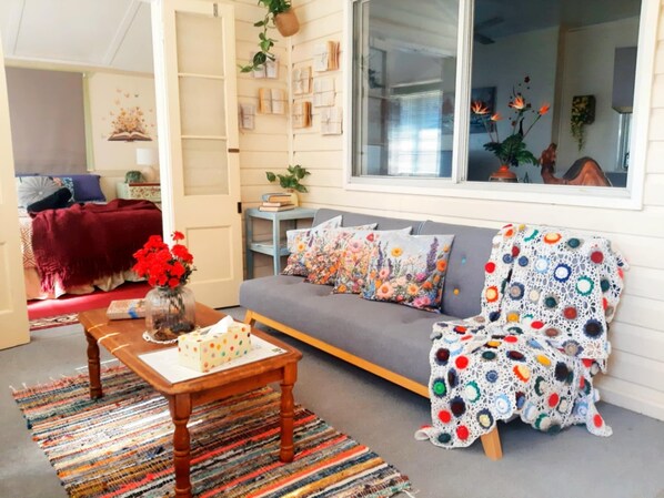 5 bedrooms, iron/ironing board, WiFi, bed sheets