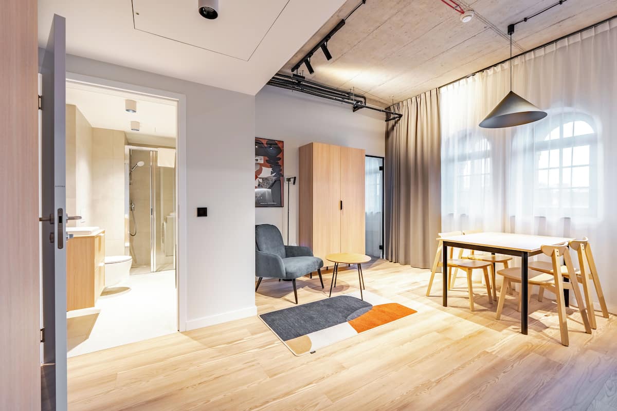 Spacious retro studio | 1 bedroom, blackout curtains, free WiFi, bed sheets