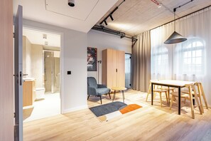 Spacious retro studio | 遮光窗簾/窗簾、免費 Wi-Fi、床單