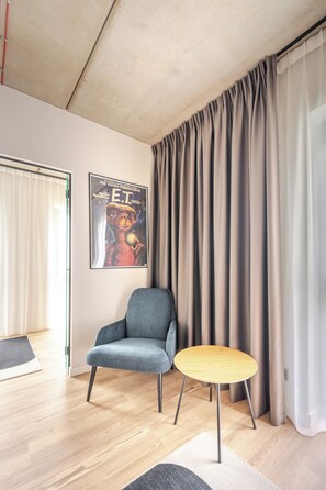 Spacious studio | 遮光カーテン、WiFi (無料)、ベッドシーツ