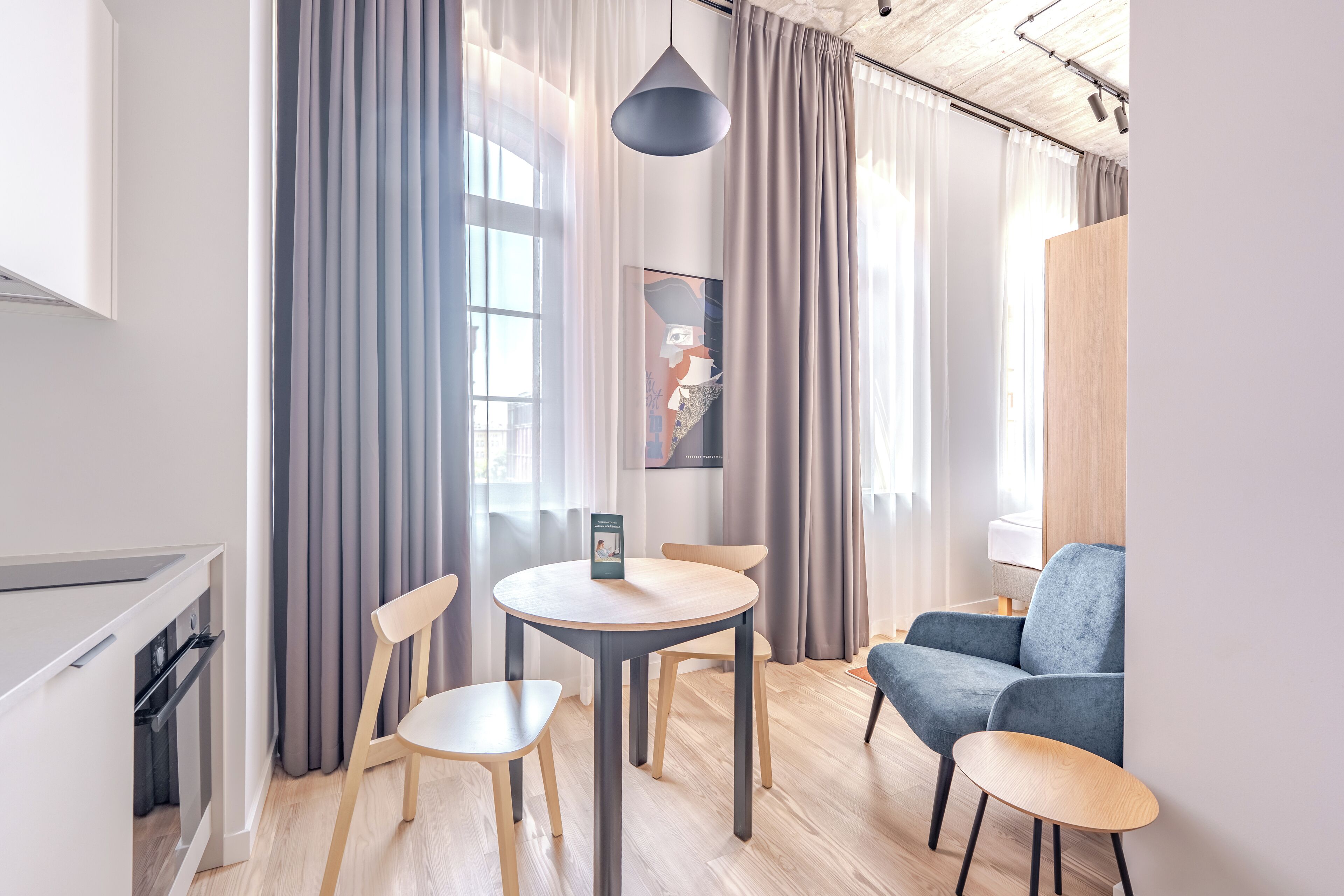 Medium retro studio | Blackout drapes, free WiFi, bed sheets