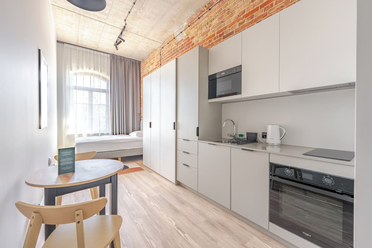 Standard retro studio for single use | 1 bedroom, blackout curtains, free WiFi, bed sheets