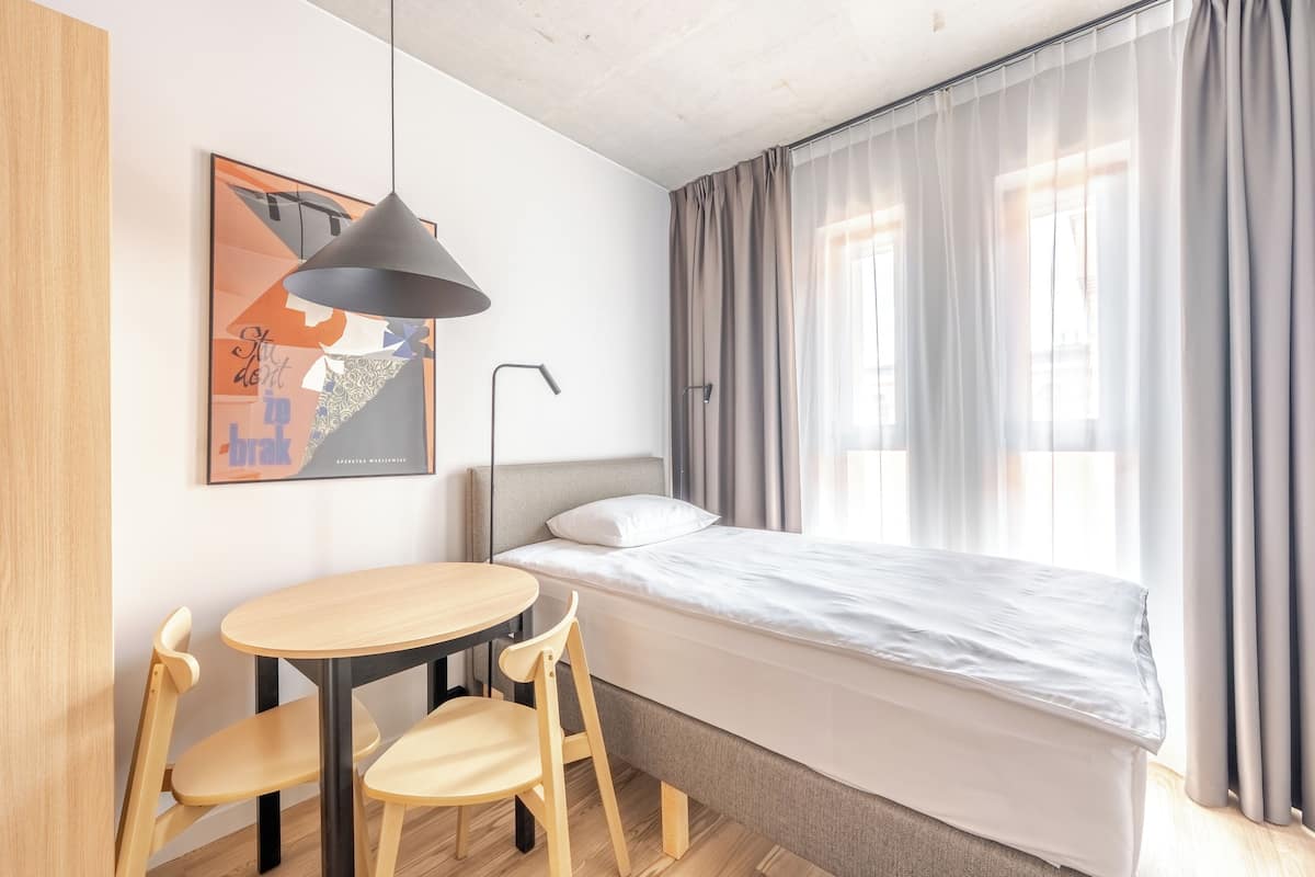 1 bedroom, blackout curtains, free WiFi, bed sheets