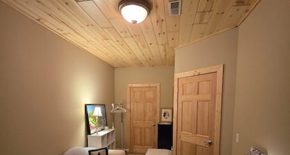 Charming 2-bedroom 1,200 sqft Countryside Suite, sleeps 9.
