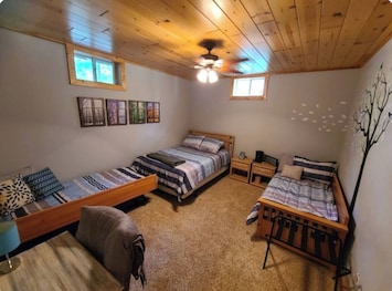 Queen and 2 twin beds. Walk in closet with hangers.
