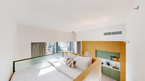 디럭스 로프트, 침실 1개, 전용 욕실, 시내 전망 | 책상, 노트북 작업 공간, 암막 커튼, 무료 WiFi