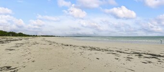 House 30m from the beach - Large garden - for 6