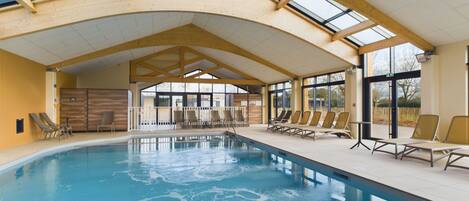 Een verwarmd zwembad