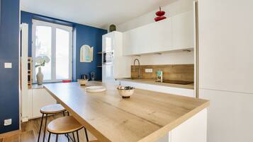 Réfrigérateur, micro-ondes, four, lave-vaisselle