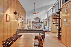 Smart TV, fireplace - Tranquil  Pocono Escape (Blakeslee)