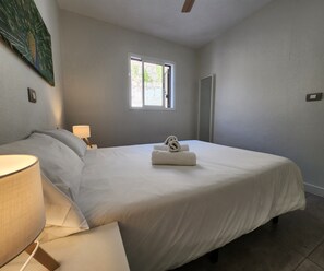 1 slaapkamer, een strijkplank/strijkijzer, internet, beddengoed