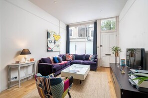 Televisión y oficina 