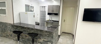 Cosy Modern 1 Bed in heart of Cairo close to airport with ultra fast WiFi