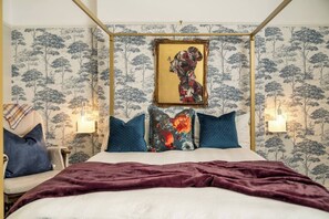 2 bedrooms, desk, iron/ironing board, travel cot