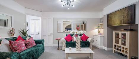 Televisión, chimenea, oficina