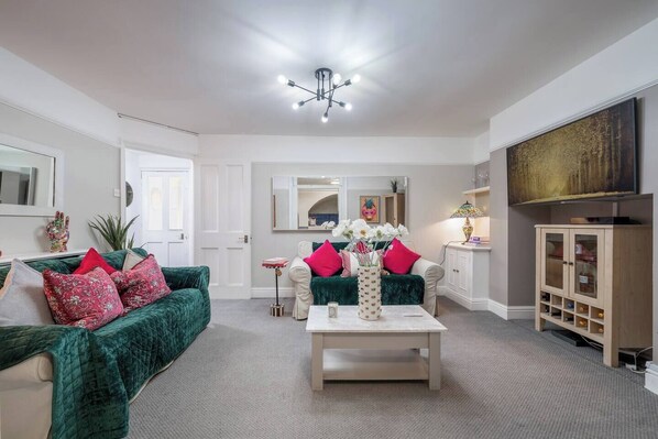 TV, fireplace, offices