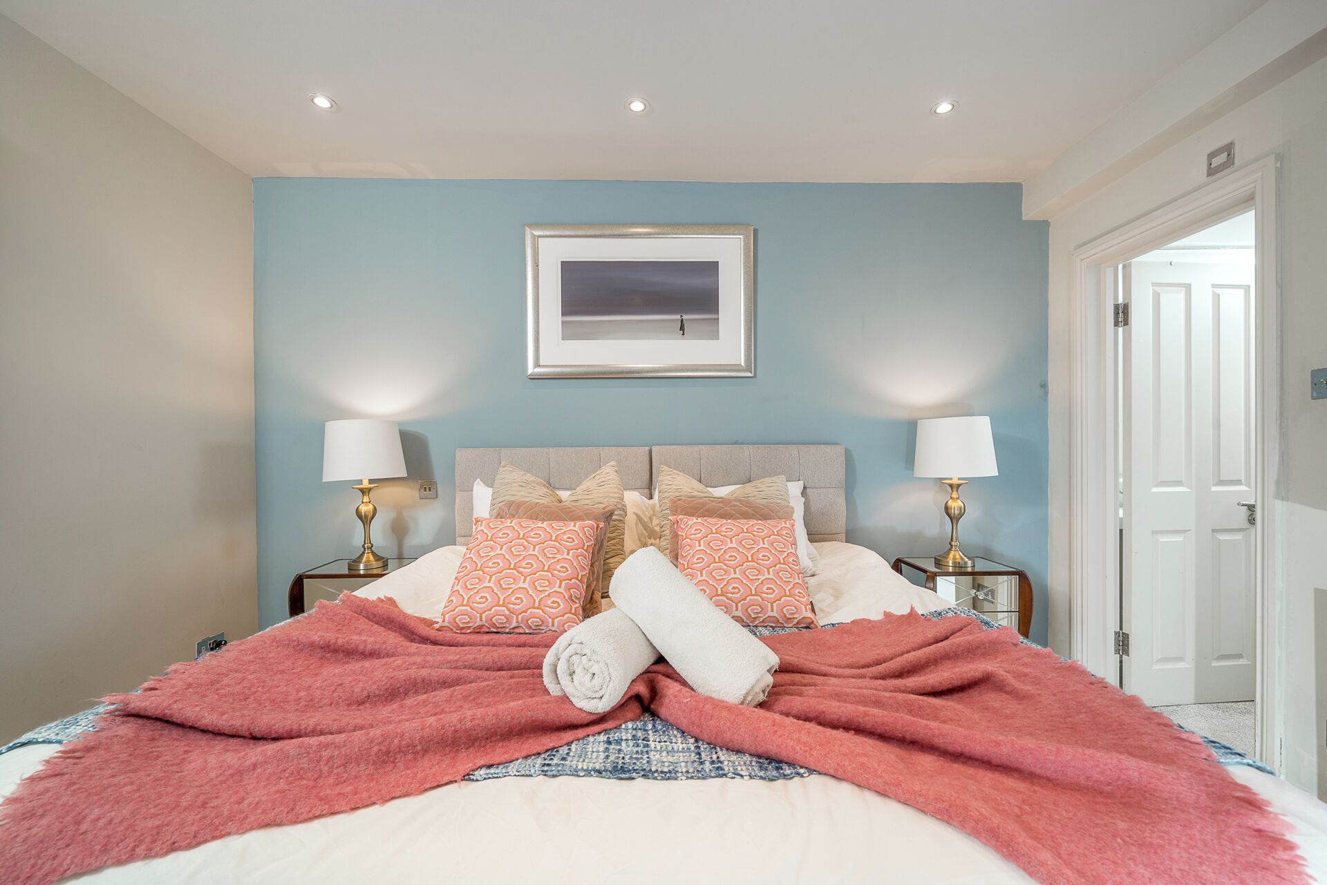 2 室のベッドルーム、アイロン / アイロン台、旅行用ベビーベッド、WiFi (無料)