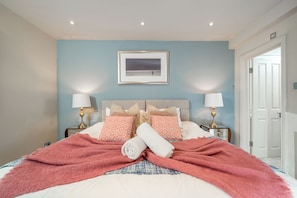 2 chambres, fer et planche à repasser, lit parapluie, Wi-Fi gratuit