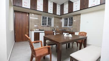 Luxury Apartment, Beach View | Private kitchen