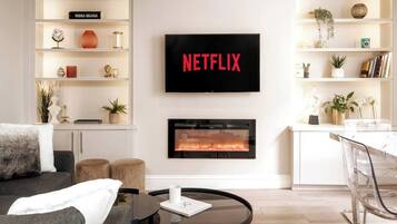 Televisión, chimenea, oficina