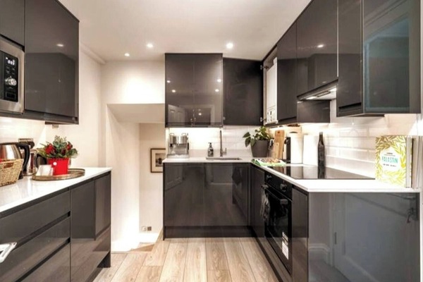 Réfrigérateur, micro-ondes, cafetiÚre/bouilloire