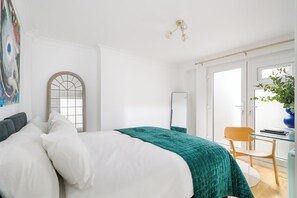 2 habitaciones, escritorio, tabla de planchar con plancha y wifi gratis