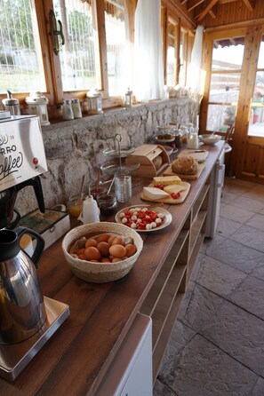Daily cooked-to-order breakfast (EUR 10 per person)