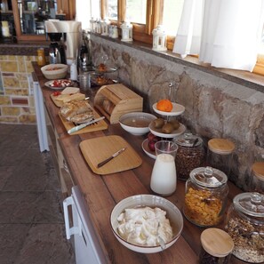 Petit déjeuner préparé sur commande (10 EUR par personne)