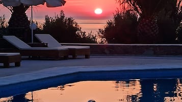 Seasonal outdoor pool, open 8:00 AM to 7:00 PM, pool umbrellas