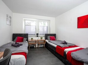 7 bedrooms, WiFi, bed sheets