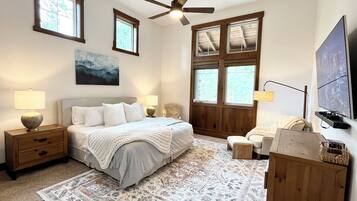 4 bedrooms, iron/ironing board, WiFi, bed sheets