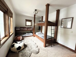 4 makuuhuonetta, silitysrauta/-lauta, Wi-Fi, vuodevaatteet