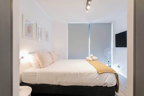 2 bedrooms, iron/ironing board, WiFi, bed sheets - Luxury 2BR Suite | Providencia Prime City Views (Providencia)