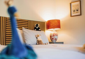 Iron/ironing board, free WiFi, bed sheets - Luxury 2-bedroom Cottage with Sea Views & Hot Tub, near Ayr (Ayr)