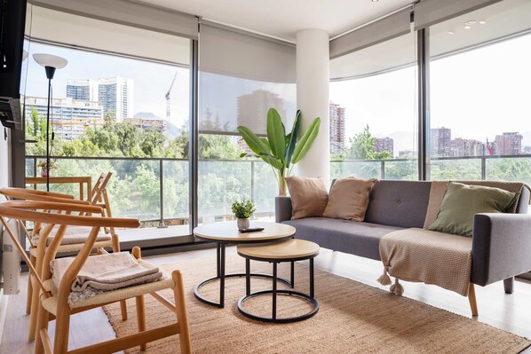 Televisión y oficina 