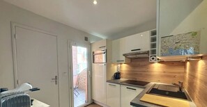 Mikrowelle, Herdplatte, Geschirrspüler