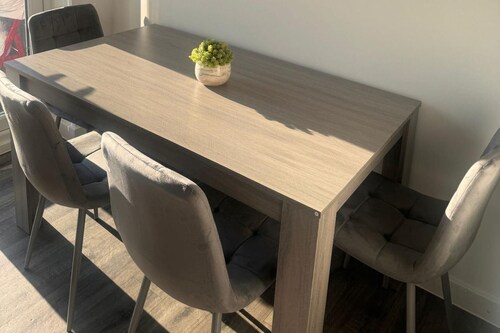 House - Sleeps 6 - Parking