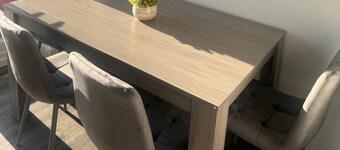 House - Sleeps 6 - Parking