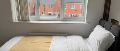 3 habitaciones, wifi gratis y ropa de cama