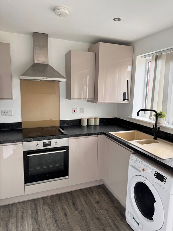 House | Private kitchen - Coventry Chic City House - 3 Beds (Coventry)