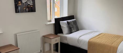 3 bedrooms, free WiFi, bed sheets