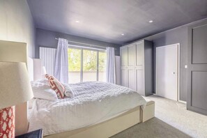 3 bedrooms, iron/ironing board, travel crib, WiFi