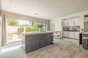 Fridge, microwave, oven, stovetop - Spacious Family Home near Windsor - By Tempstay (Berkshire)