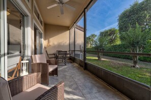 Outdoor dining - Family 2BR townhouse w/ pool access & patio (Kissimmee)