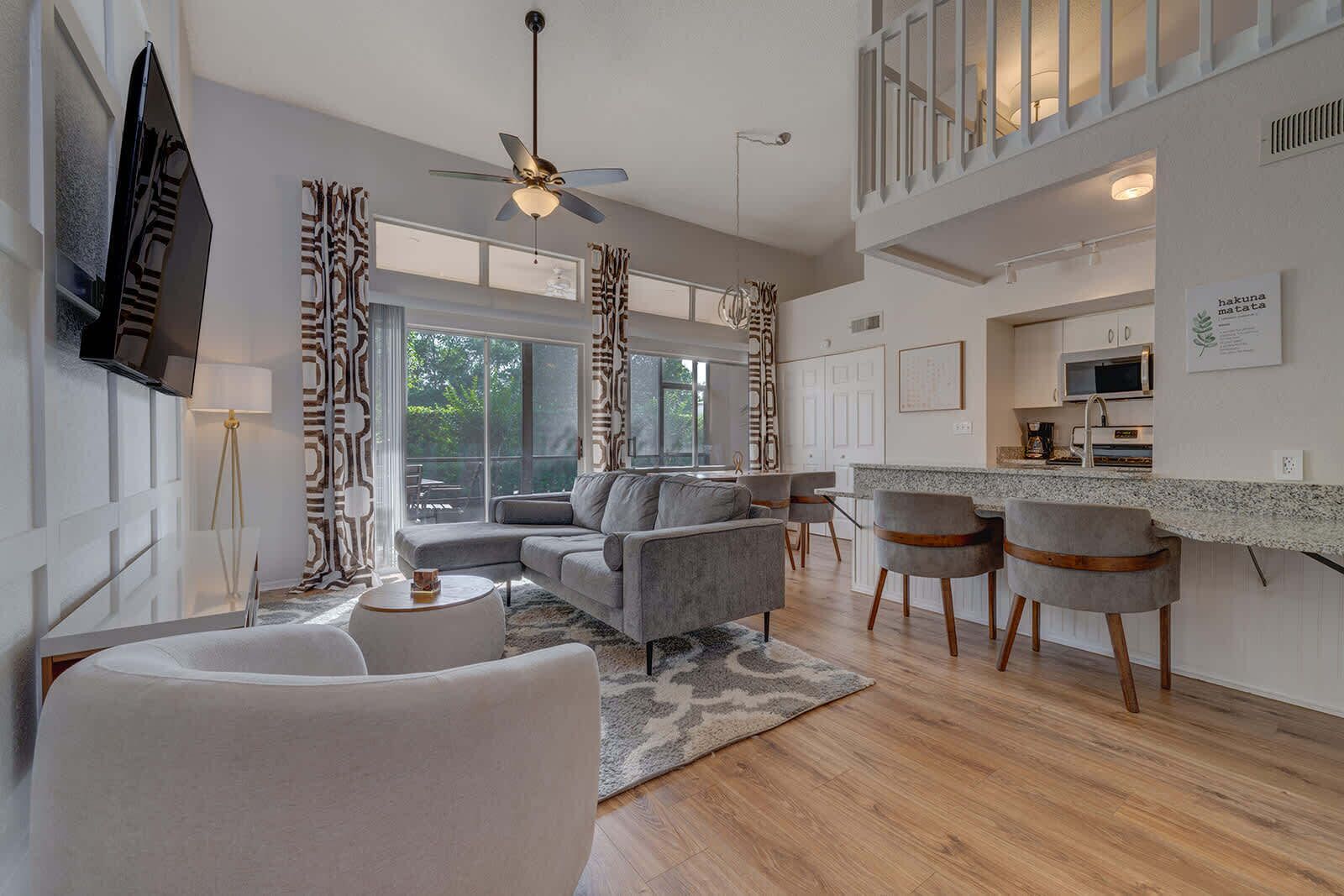 Televisión y oficina 