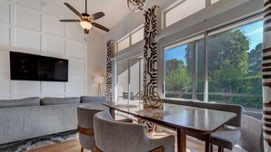 Dining - Family 2BR townhouse w/ pool access & patio (Kissimmee)