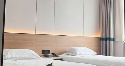 Minzu Building Express Hotel (Zhengzhou Zijing Shandong Street Subway Station)