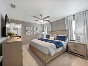 8 chambres, bureau, fer et planche à repasser, lit parapluie