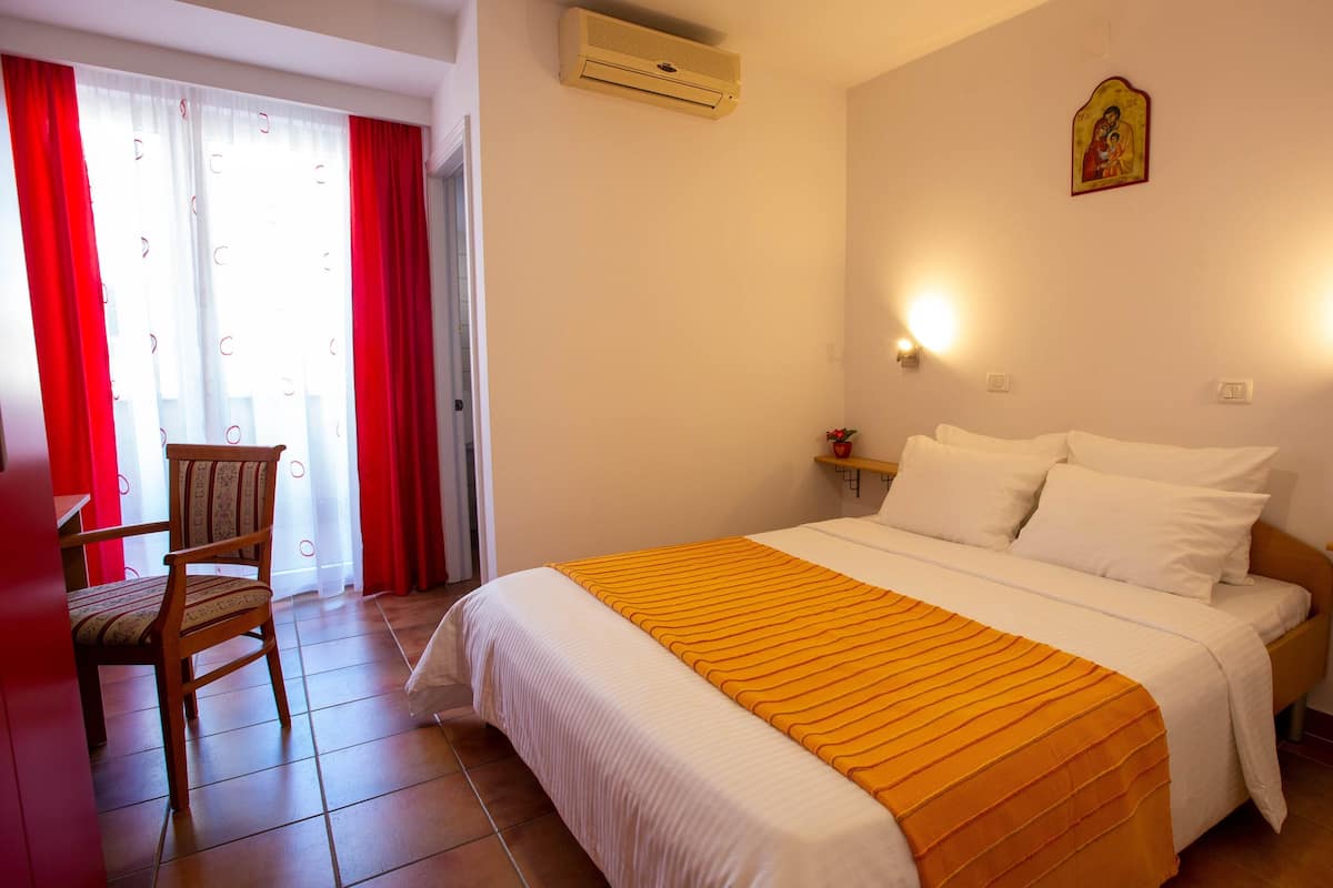 Camera Standard con letto matrimoniale o 2 letti singoli, balcone | Una scrivania, insonorizzazione, Wi-Fi gratuito