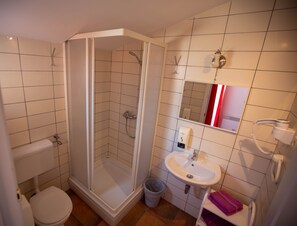 Dobbelt- eller tomannsrom – standard, balkong | Bad | Hårføner, håndklær, såpe og sjampo